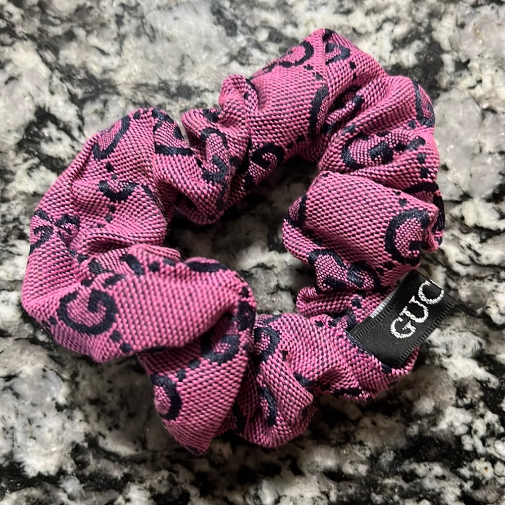 GG scrunchie 🩷